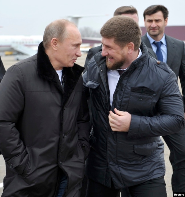 U vreme premijerskog mandata 2011. godine, Vladimir Putin u poseti čečenskom lideru Ramzanu Kadirovu