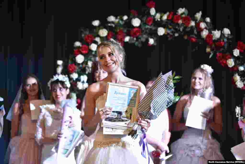 Самой быстрой невестой оказалась Дина Параскевова из Пятигорска. Она получила в качестве главного приза полет на воздушном шаре от Федерации воздухоплавания Ставропольского края.