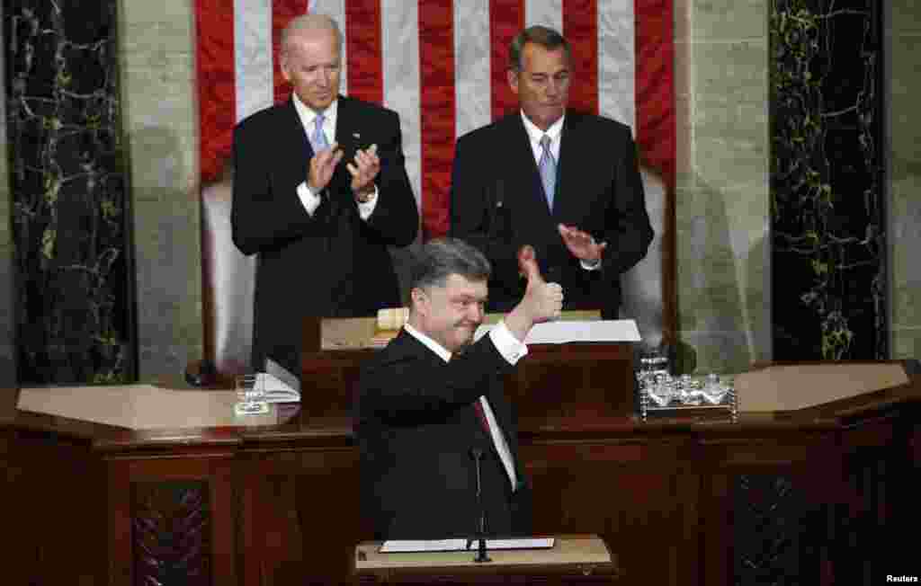 Ukrainian&nbsp;President Petro Poroshenko gestures while addressing a&nbsp;joint session of the U.S.&nbsp;Congress in Washington on&nbsp;September 18. (Reuters/Kevin Lamarque) 