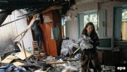 Поврежденный во время обстрела дом в Донецке, 9 июня 2016 года