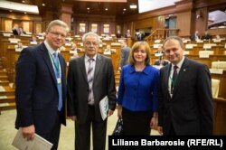 În Parlament alături de oamenii politici moldoveni