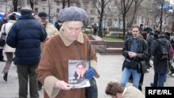 Об убитой журналистке помнят не только в России. Акция памяти в Москве