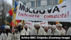 9 februarie 2005, protestul studenţilor Blocului Moldova Democrată, prin care au fost "condamnate" procesele politice