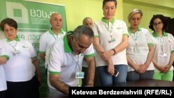 ქუთაისის 59-ე საოლქო საარჩევნო კომისიის წევრები ეთიკის კოდექსზე ხელმოწერისას