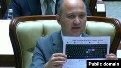Senatorların fikrincə, yenilənmiş əlifba klaviatura ilə işi sadələşdirməlidir.