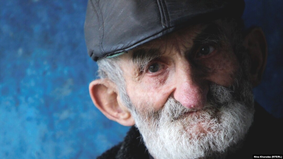 90 yaşlı ağsaqqal Niko Xuçurauli