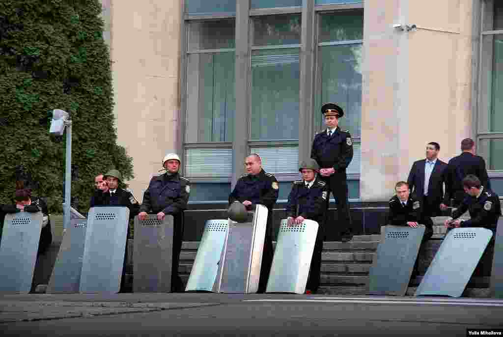 Moldova - Protests cum riots in Chisinau on April 7