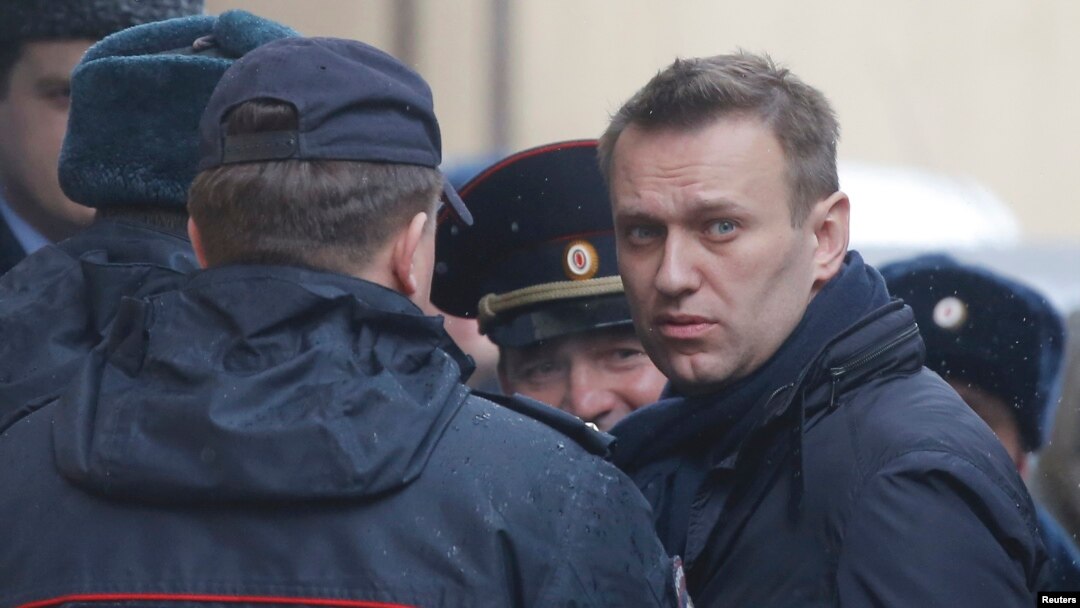 Navalni je priveden u sud u pratnji policije