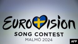 „Here we go again!”, ar spune suporterii înrăiți ai concursului european de cântece, care în ultimii ani aproape că nu au avut ocazia să savureze o ediție fără dispute politice. 