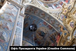 Діра у склепінні спенського собору Лаври. Київ, 15 червня 2026 року
