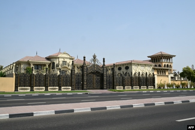 Një villë në Dubai. Pasanikët në Dubai po inkurajohen që mos të blejnë një banesë, por një ndërtesë të tërë.