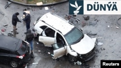 Partlama netijesinde uçan demir gyýçaklary golaýda duran awtoulaglara hem zyýan ýetirdi.