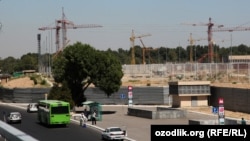 Talabalar mehnat otryadlari a‘zolari, asosan, qurilishlarda mehnat qilishadi.