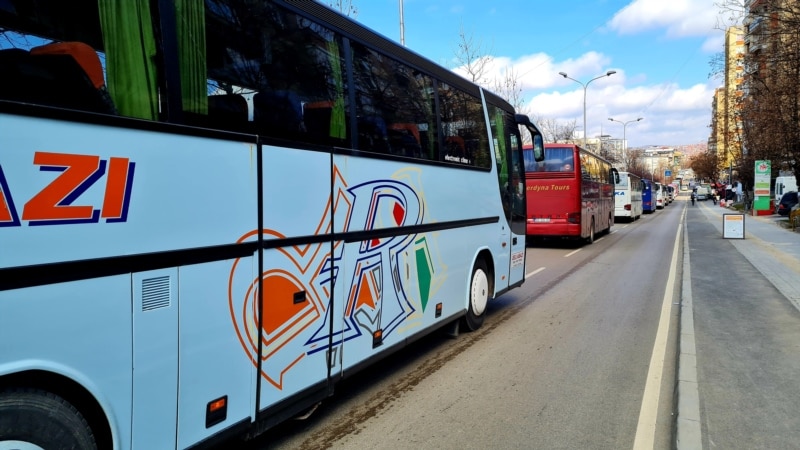 Kompanitë e transportit rrugor protestojnë në Prishtinë