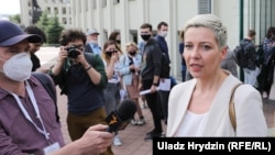 Журналисты Радио Свобода берут интервью у участников акции протеста в Минск