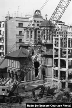 Faza finală a demolării a avut loc noaptea.