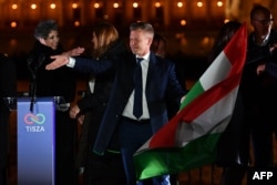 Святкування перемоги опозицією в Угорщині. 12 квітня 2026 року