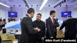 Kryeministri i Kosovës, Albin Kurti, dhe presidenti ukrainas, Volodymyr Zelensky, në Jerevan gjatë samitit të Komunitetit Politik Evropian në maj të vitit 2026.