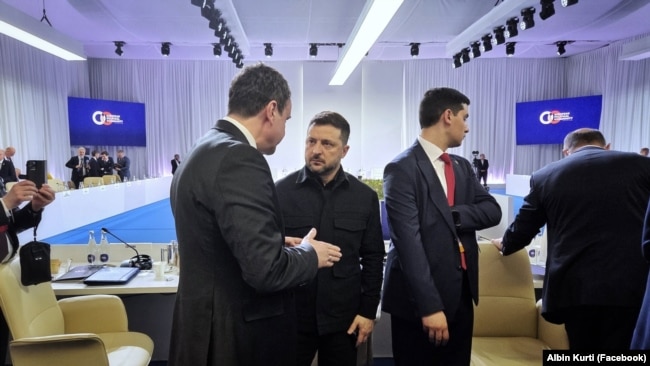 Kryeministri i Kosovës, Albin Kurti, dhe presidenti ukrainas, Volodymyr Zelensky, në Jerevan gjatë samitit të Komunitetit Politik Evropian në maj të vitit 2026.