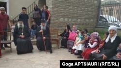 Грузинских священников и прихожан не пустили в храм села Адзви, который находится на контролируемой Южной Осетией территории, 6 мая 2018 года