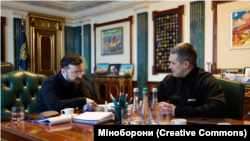 უკრაინის პრეზიდენტი ვოლოდიმირ ზელენსკი და თავდაცვის მინისტრი მიხაილო ფედოროვი(ფოტო არქივიდან)