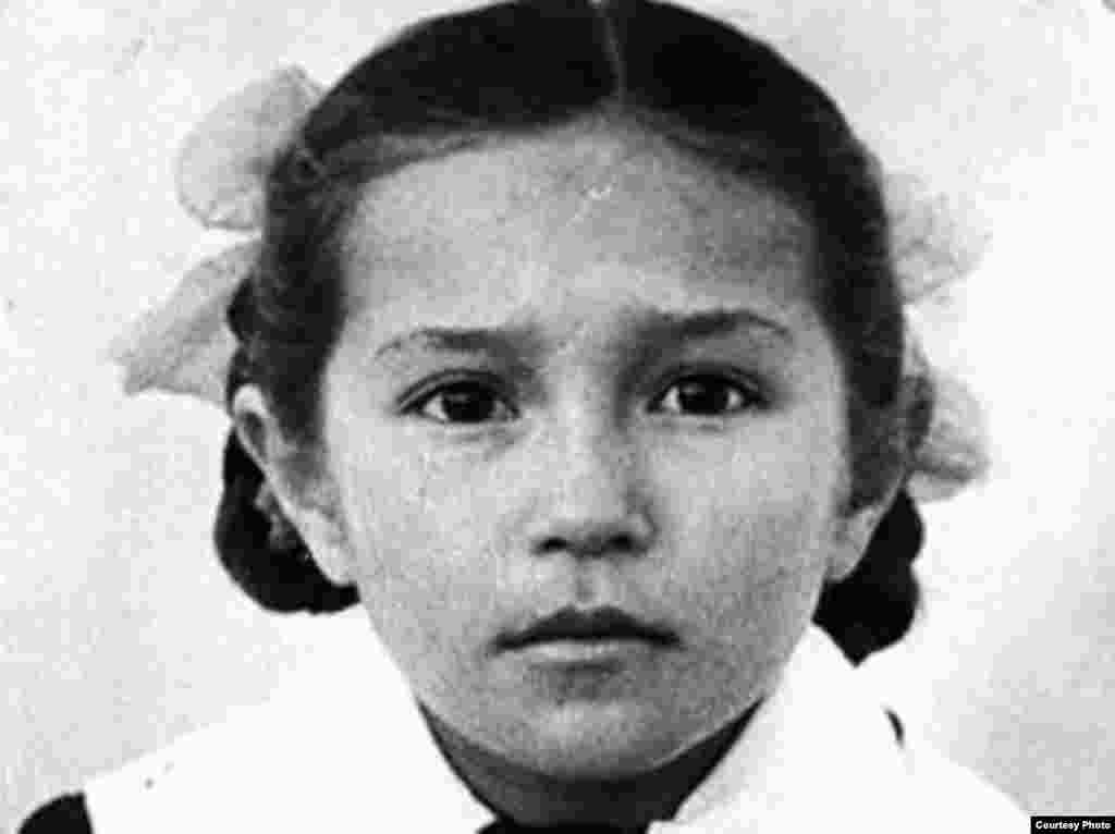 Ләззат Асанова 10 жаста. 1980 жыл