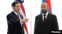 Armenia - U.S. Secretary of State Marco Rubio and Armenian Foreign Minister Ararat Mirzoyan meet at Yerevan airport, May 26, 2026.