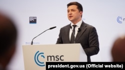 Президент Украины Владимир Зеленский выступает на Мюнхенской конференции. Февраль 19, 2022