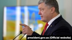 Порошенко переконує, що готовий консультуватися з «Опозиційним блоком» щодо їхньої кандидатури до ЦВК