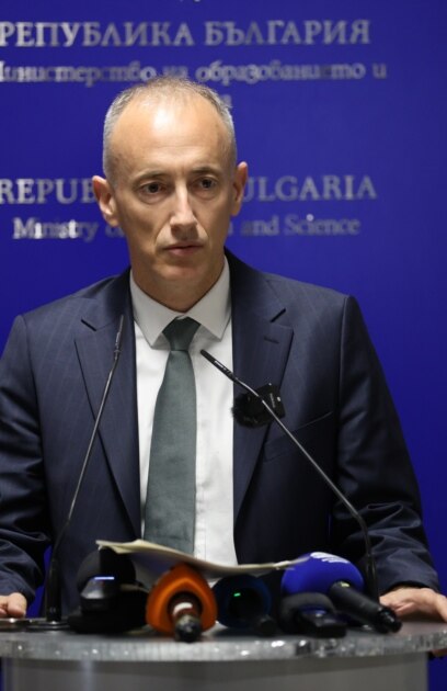 Министерството на образованието МОН ще премахне от националния календар за