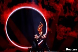 Нуца Бузаладзе, що представляє Грузію, виступає на сцені під час репетиції другого півфіналу пісенного конкурсу Євробачення 2024 у Мальме, Швеція, 8 травня 2024 року