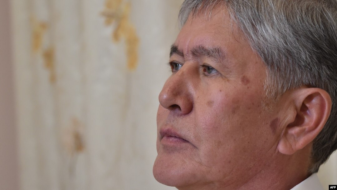 Алмазбек Атамбаев. Архивдик сүрөт.