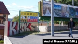 28 სექტემბრის საპარლამენტო არჩევნებისთვის კიშინიოვში გამოკრული საარჩევნო პლაკატები