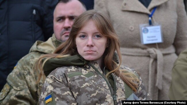 «Дівчата зрізають коси»: 25 історій про жінок-захисниць – фотогалерея
