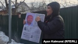 Serik Azhibai demonstrates in front of the Chinese Consulate in Almaty on January 22.