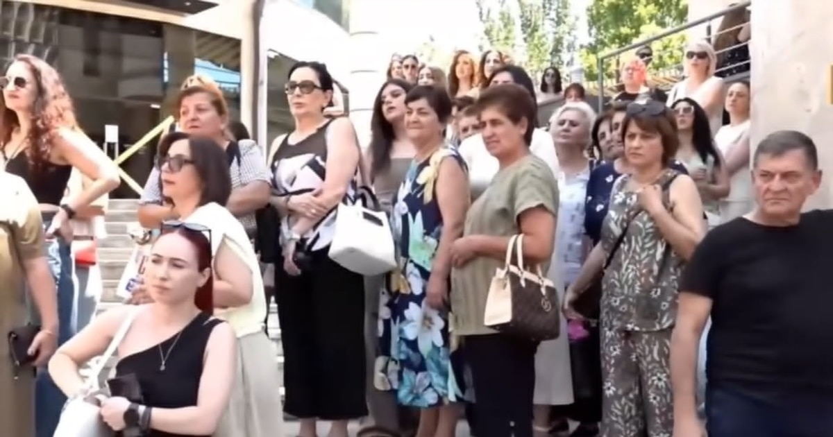დაპატიმრებული წარუკიანის ფირმების თანამშრომლებმა აქცია გამართეს და მუშაობის გაგრძელება მოითხოვეს