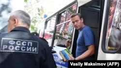 Алексей Навальный Тверь сотының алдында тұр. Мәскеу, 27 тамыз 2018 жыл