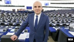 Izvjestilac Evropskog parlamenta za Sjevernu Makedoniju Ilhan Kučuk pozvao je u svom Izvještaju i na makedonski nacionalni konsenzus o integraciji u EU.