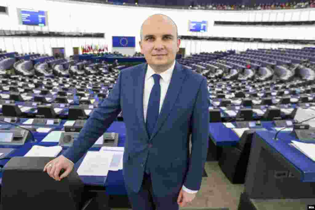 ЕУ -&nbsp;Известувачот за Северна Македонија Илхан Ќучук смета дека францускиот предлог е најдоброто што Бугарија и Северна Македонија може да го постигнат. Во 21. век, нагласува тој, идентитетот не може никому да му биде одземен, а најдобар начин да се заштити и зачува е да се биде внатре во Европската Унија, каде сите се еднакви.