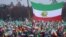 Історичний національний прапор Ірану на демонстрації в Мюнхені, 14 лютого 2026 року