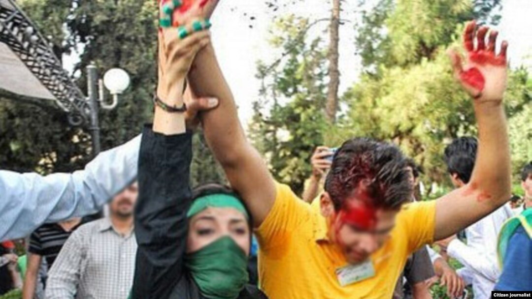 İranda xarici agentliklərin müxbirlərinə küçə nümayişlərindən məlumat verməyə icazə vermirlər. Bu işi iranlılar özləri görür