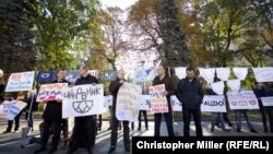 Anticorruption campaigners demonstrate outside parliament in Kyiv last month.