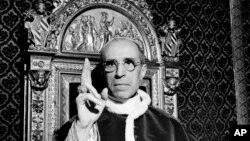 Papa Pius al XII-lea într-o imagine de arhivă de la Vatican, septembrie 1945