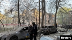 د دنیپرو ښار یوه څنډه د روسیي ځواکونو تر بمبارۍ وروسته