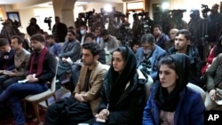 بر اساس گزارش نهادهای بین‌المللی، پس از بازگشت طالبان به افغانستان محدودیت‌های متعددی بر رسانه‌ها در این کشور وضع شده است.