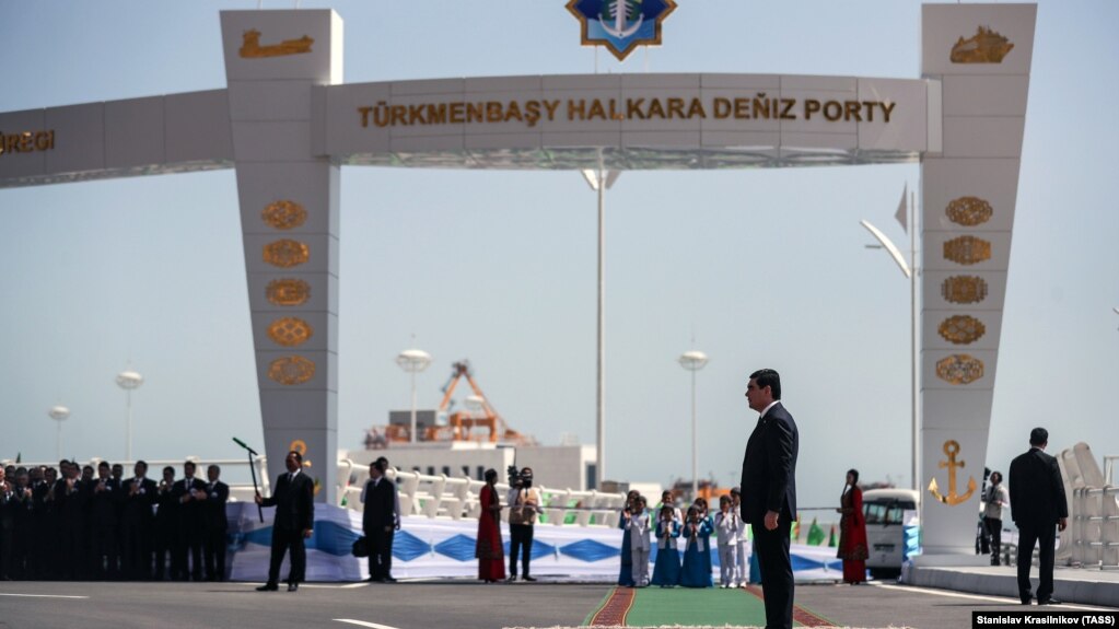 Туркменистан открыл крупнейший международный порт на Каспии