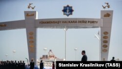 Gurbanguly Berdymukhammedov limanın açılışında, 2 may, 2018-ci il