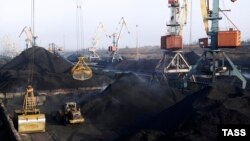 Уголь из ЮАР в порту Одессы. Декабрь 2015 года