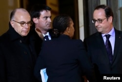 Președintele François Hollande, premierul Manuel Valls și ministrul de justiție Christiane Taubira la o reuniune de urgență la Palatul Elysée