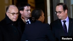 France -- French President Francois Hollande (R) accompanies Prime Minister Manuel Valls (2ndL), Justice minister Christiane Taubira (3rdL) and Interior minister Bernard Cazeneuve (L) after a meeting at the Elysee Palace in Paris, January 9, 2015. 